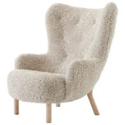 &Tradition Petra VB3 lounge chair, Moonlight sheepskin - oiled oak