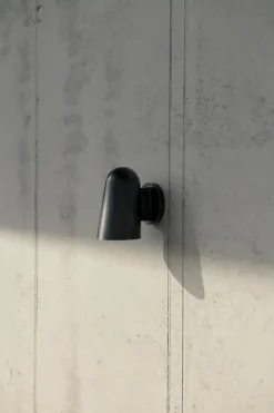 &Tradition Solid SC104 wall lamp, black