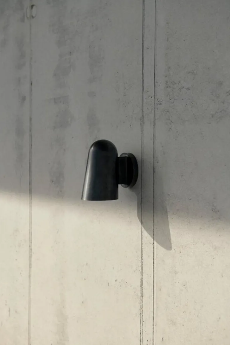 &Tradition Solid SC104 wall lamp, black