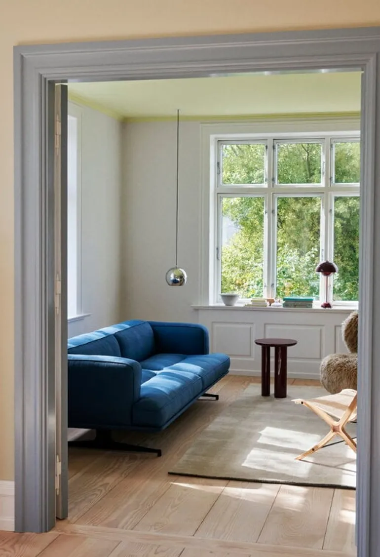 &Tradition Tung JA3 side table, burgundy red