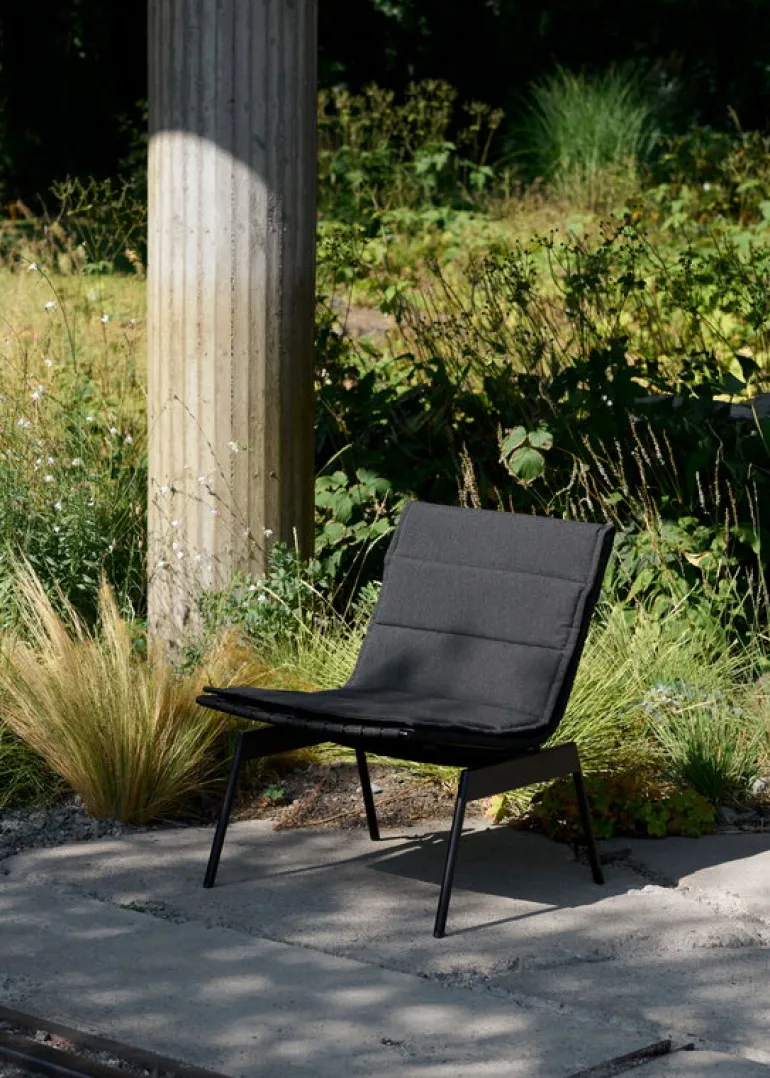 &Tradition Ville AV44 outdoor lounge chair, warm black