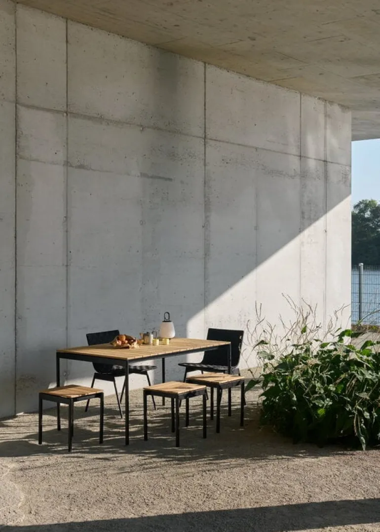 &Tradition Ville AV44 outdoor lounge chair, warm black