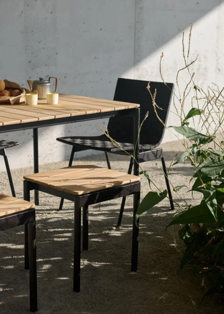 &Tradition Ville AV44 outdoor lounge chair, warm black