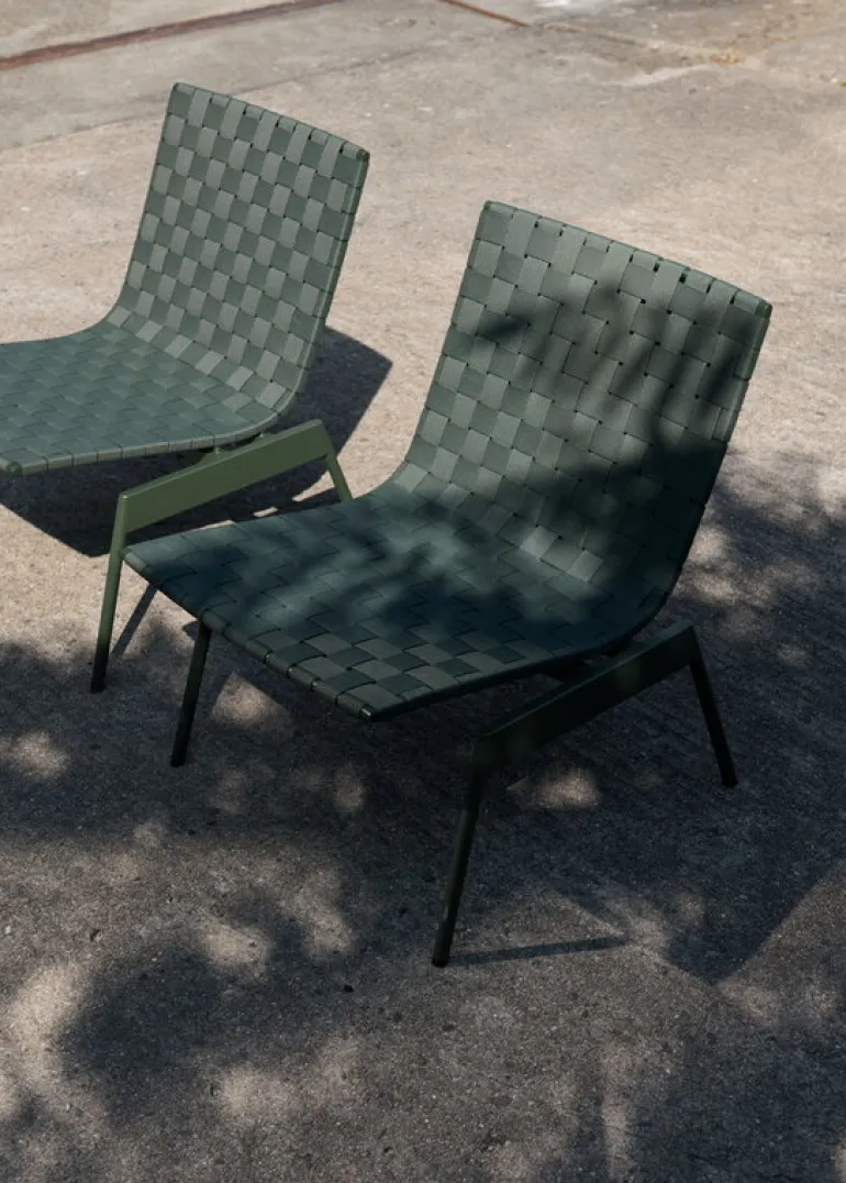 &Tradition Ville AV44 outdoor lounge chair, bronze green
