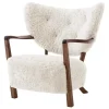&Tradition Wulff ATD2 lounge chair, Moonlight sheepskin - walnut