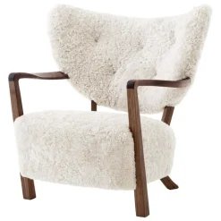 &Tradition Wulff ATD2 lounge chair, Moonlight sheepskin - walnut