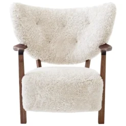 &Tradition Wulff ATD2 lounge chair, Moonlight sheepskin - walnut