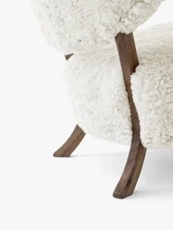 &Tradition Wulff ATD2 lounge chair, Moonlight sheepskin - walnut