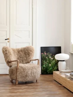 &Tradition Wulff ATD2 lounge chair and ATD3 pouf, Honey sheepskin 50 mm - oak