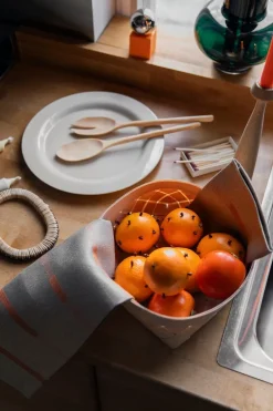 applicata Lily candleholder, oak