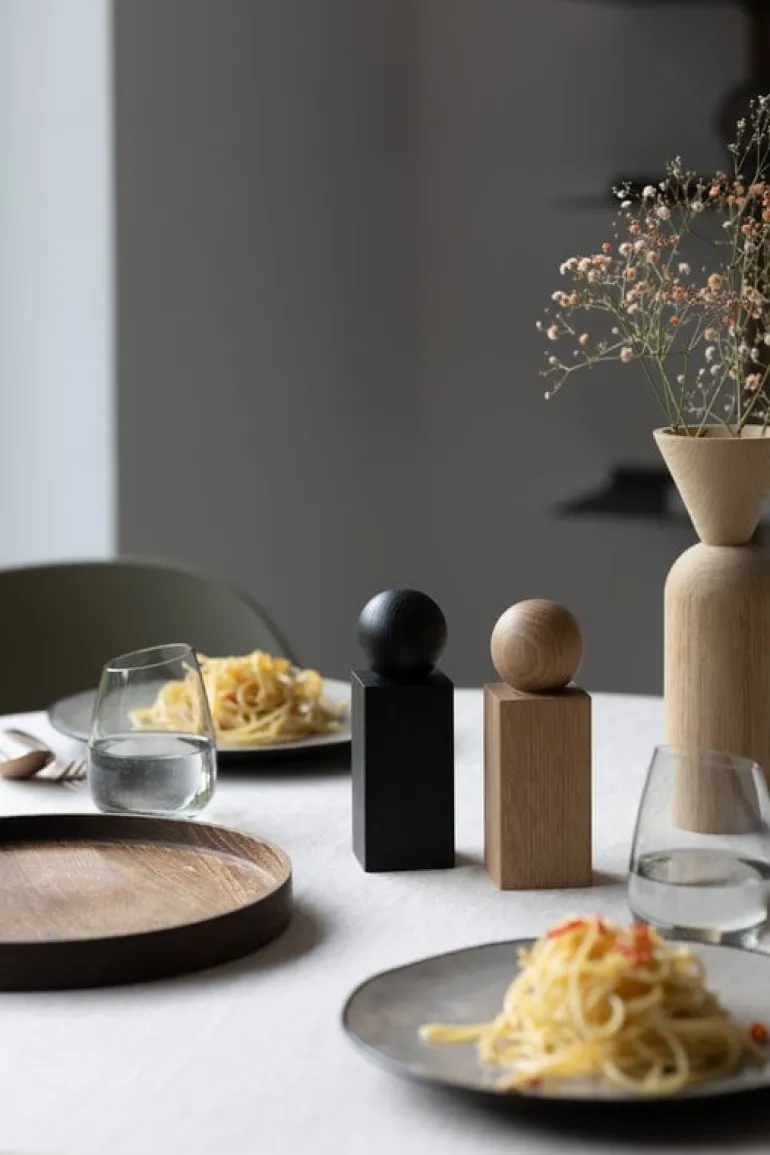 applicata Twist grinder, black stained oak