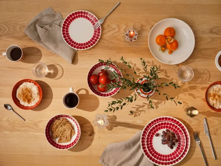 Arabia 24h Tuokio plate 26 cm, red