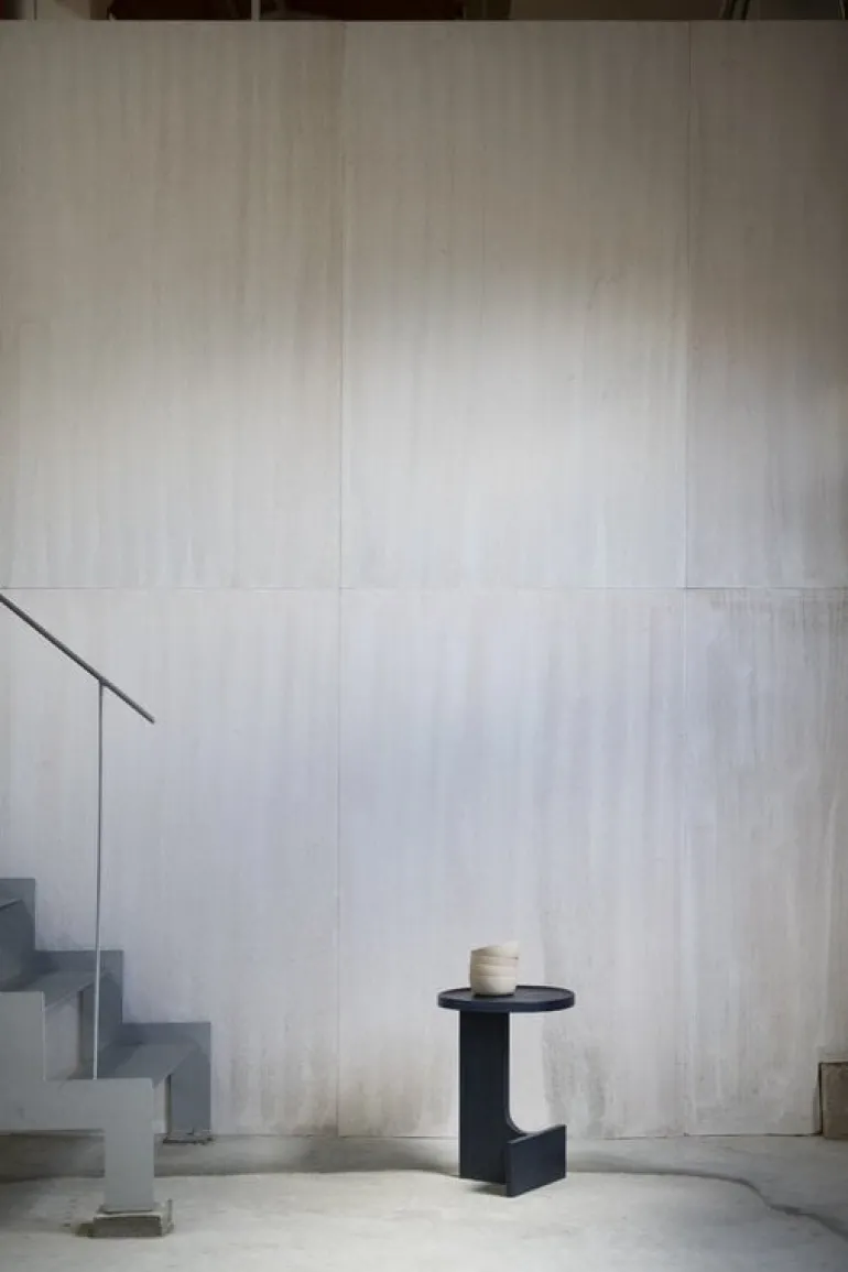 Ariake Beam side table, black