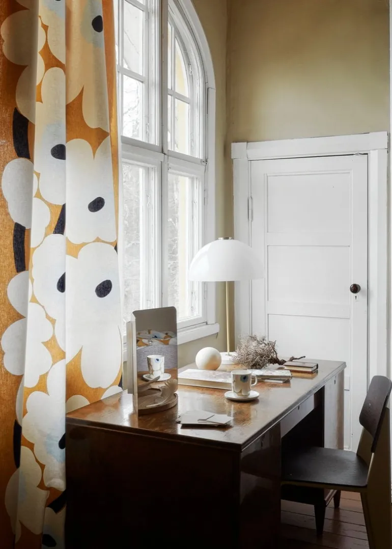 Artek 124 degrees mirror, medium, ash shelf