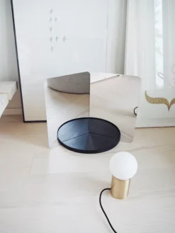 Artek 124 degrees mirror, medium, black shelf