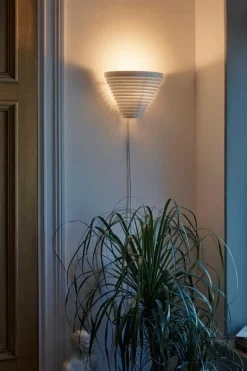 Artek A910 wall lamp