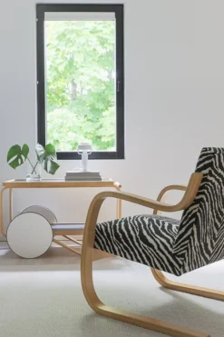 Artek Aalto armchair 402, honey stained - Zebra