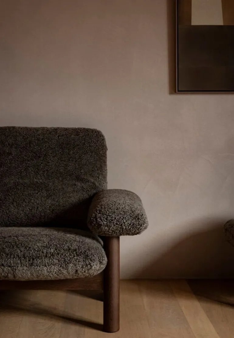 Audo Copenhagen Brasilia lounge chair, dark stained oak - Root sheepskin