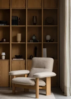 Audo Copenhagen Brasilia lounge chair, oak - Bouclé 02