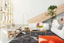 Audo Copenhagen Brasilia lounge chair, oak - Bouclé 02