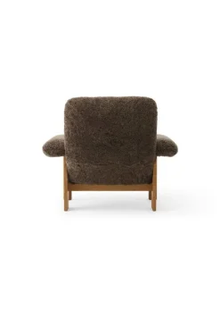 Audo Copenhagen Brasilia lounge chair, oak - Root sheepskin