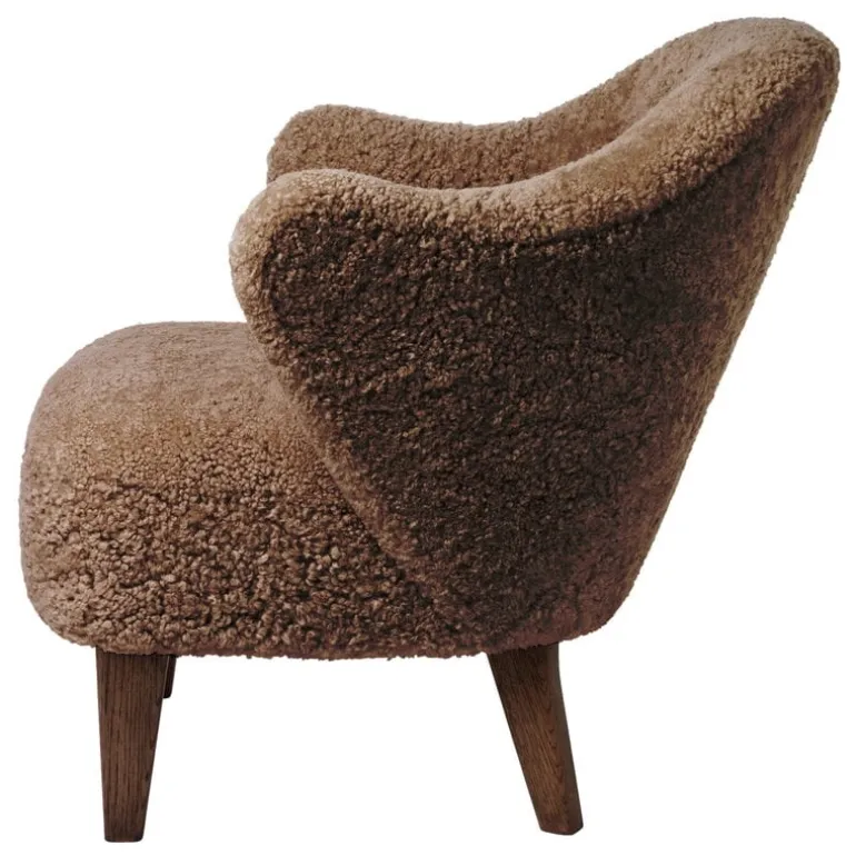 Audo Copenhagen Ingeborg lounge chair, Sahara sheepskin - smoked oak