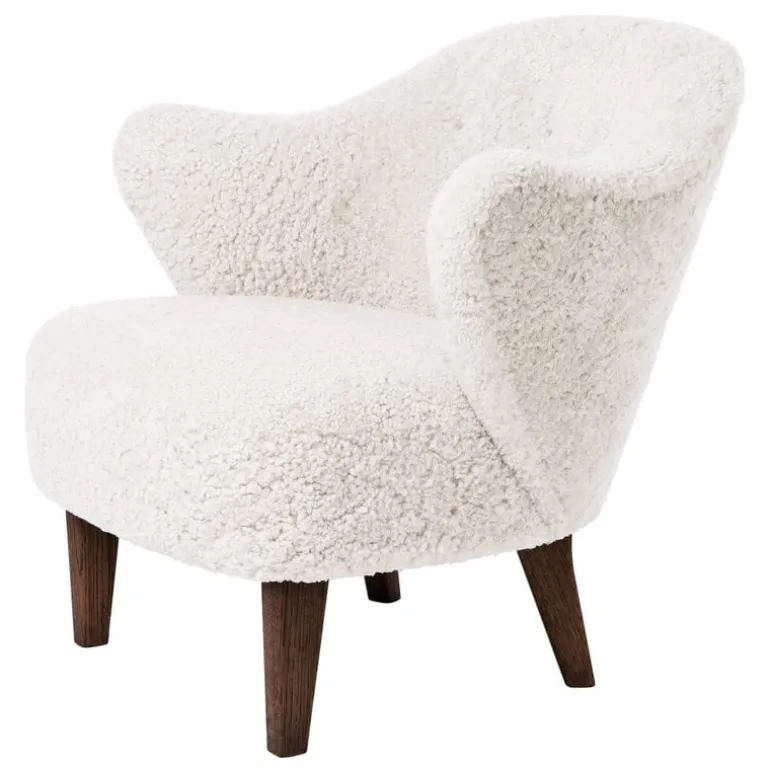Audo Copenhagen Ingeborg lounge chair, Offwhite sheepskin - smoked oak