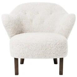 Audo Copenhagen Ingeborg lounge chair, Offwhite sheepskin - smoked oak