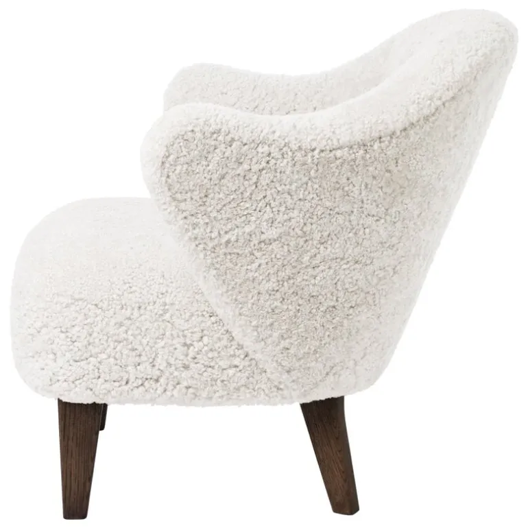 Audo Copenhagen Ingeborg lounge chair, Offwhite sheepskin - smoked oak