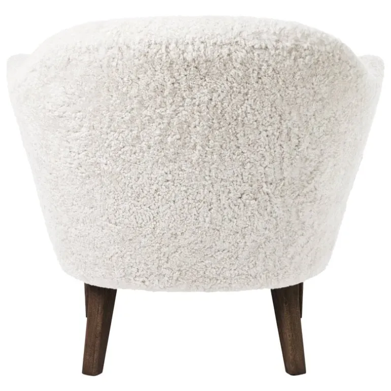 Audo Copenhagen Ingeborg lounge chair, Offwhite sheepskin - smoked oak
