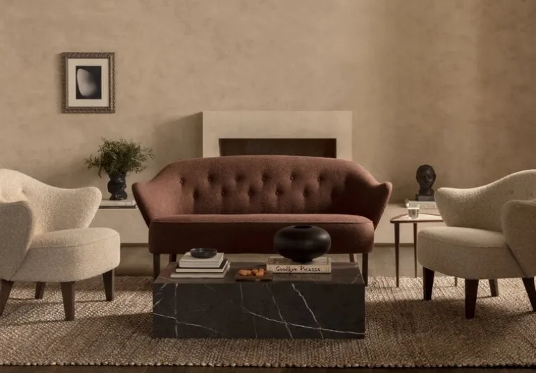 Audo Copenhagen Ingeborg lounge chair, Offwhite sheepskin - smoked oak