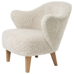 Audo Copenhagen Ingeborg lounge chair, Moonlight sheepskin - natural oak