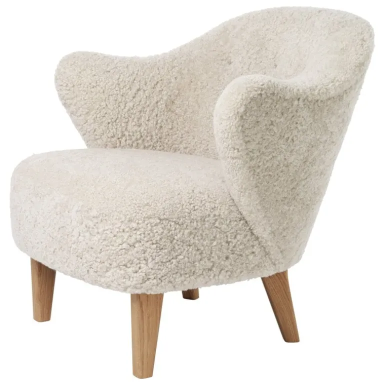 Audo Copenhagen Ingeborg lounge chair, Moonlight sheepskin - natural oak