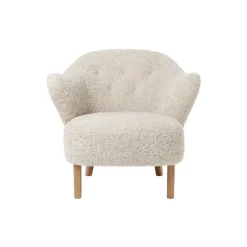 Audo Copenhagen Ingeborg lounge chair, Moonlight sheepskin - natural oak