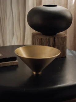 Audo Copenhagen Surround vase, brown wood