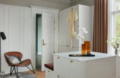 AYTM Folium vase, S, amber