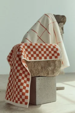 Baina Hand towel Josephine, 40 x 70 cm, paloma sun - ecru