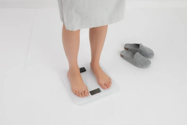 Brabantia ReNew battery free bathroom scale, white