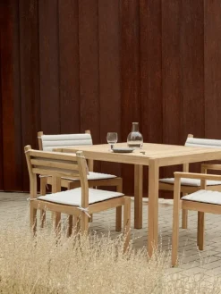 Carl Hansen & Søn AH902 Outdoor dining table, 100 x 98,5 cm, teak