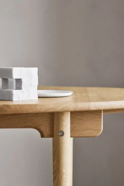 Carl Hansen & Søn CH337 dining table, oiled oak