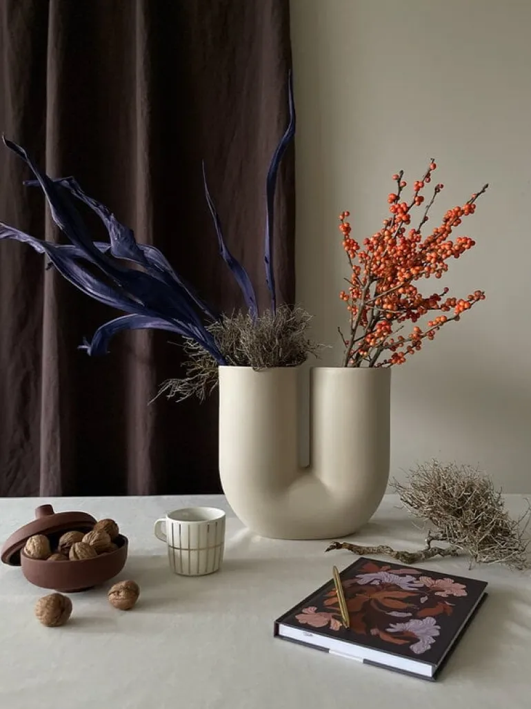 Design House Stockholm Sand Secrets bowl with lid, medium, red