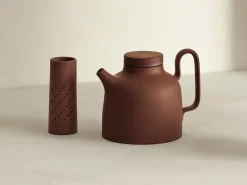 Design House Stockholm Sand Secrets tea pot, red