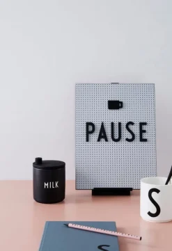 Design Letters Arne Jacobsen porcelain cup, white, A-Z
