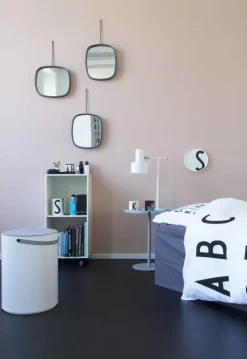 Design Letters Arne Jacobsen porcelain cup, white, A-Z