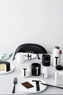 Design Letters Arne Jacobsen porcelain cup, black, A-Z