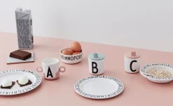 Design Letters Arne Jacobsen kids cup, Ecozen, A-Z