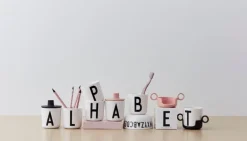 Design Letters Arne Jacobsen kids cup, Ecozen, A-Z