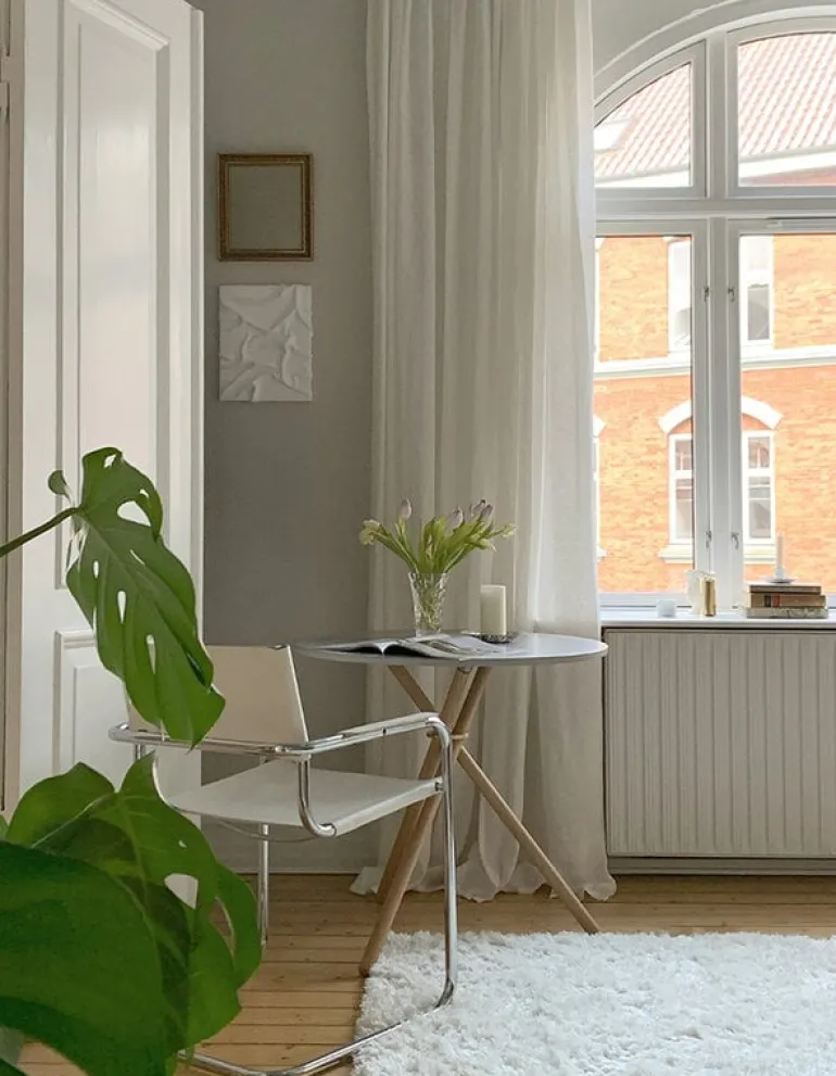 Eberhart Furniture Aldric cafe table, 80 cm, light concrete - light oak