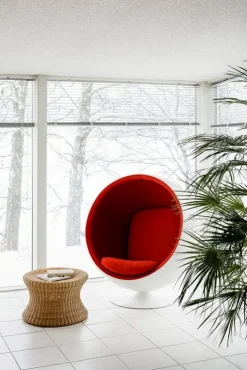 Eero Aarnio Originals Ball Chair, white - red