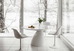 Eero Aarnio Originals Parabel dining table